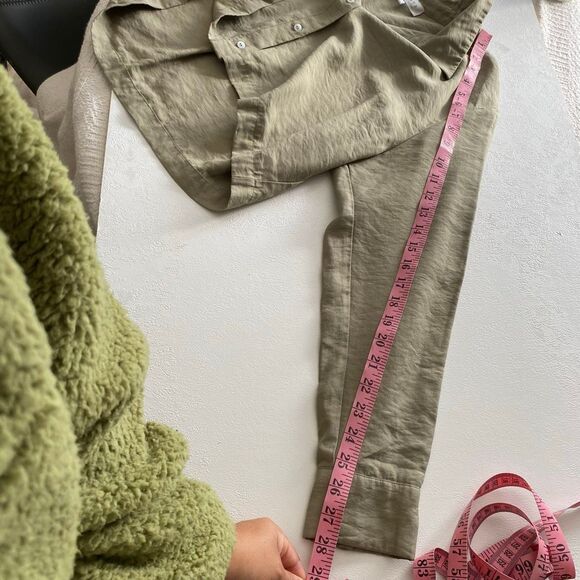 WAYF Olive Green Cropped Button Down Shirt Women’s Size Medium Long Sleeve - Picture 6 of 8